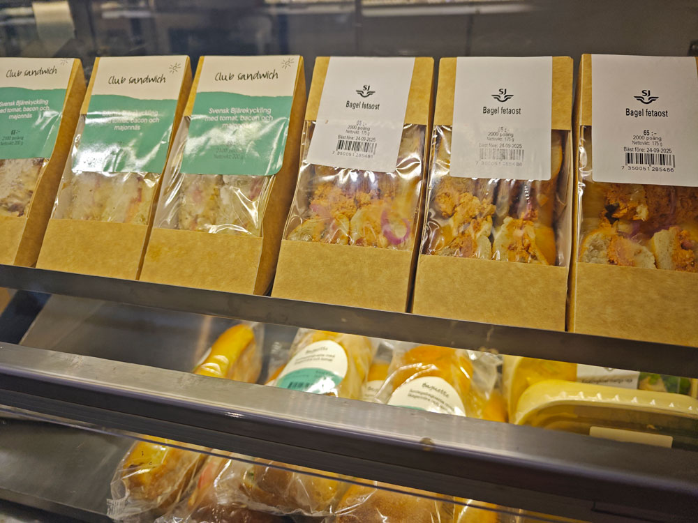 食堂車のサンドウィッチなど