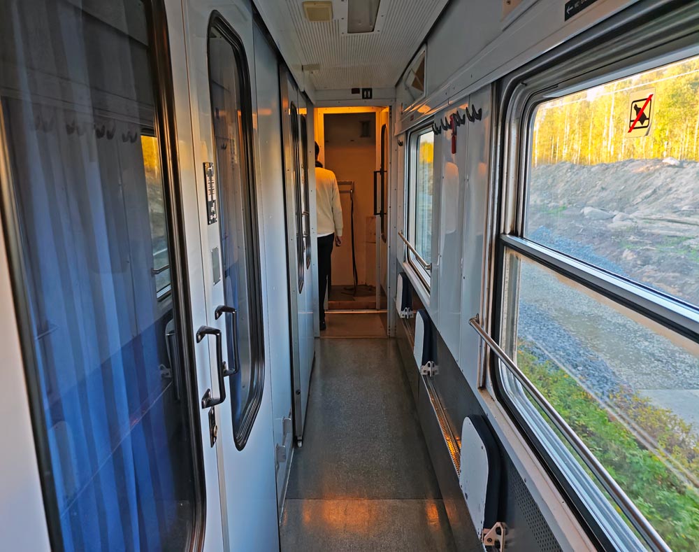 クシェット車両の廊下