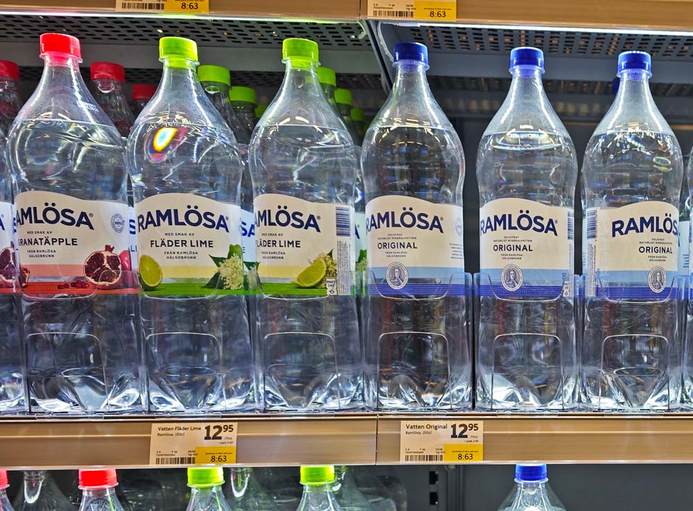 ミネラルウォーター棚