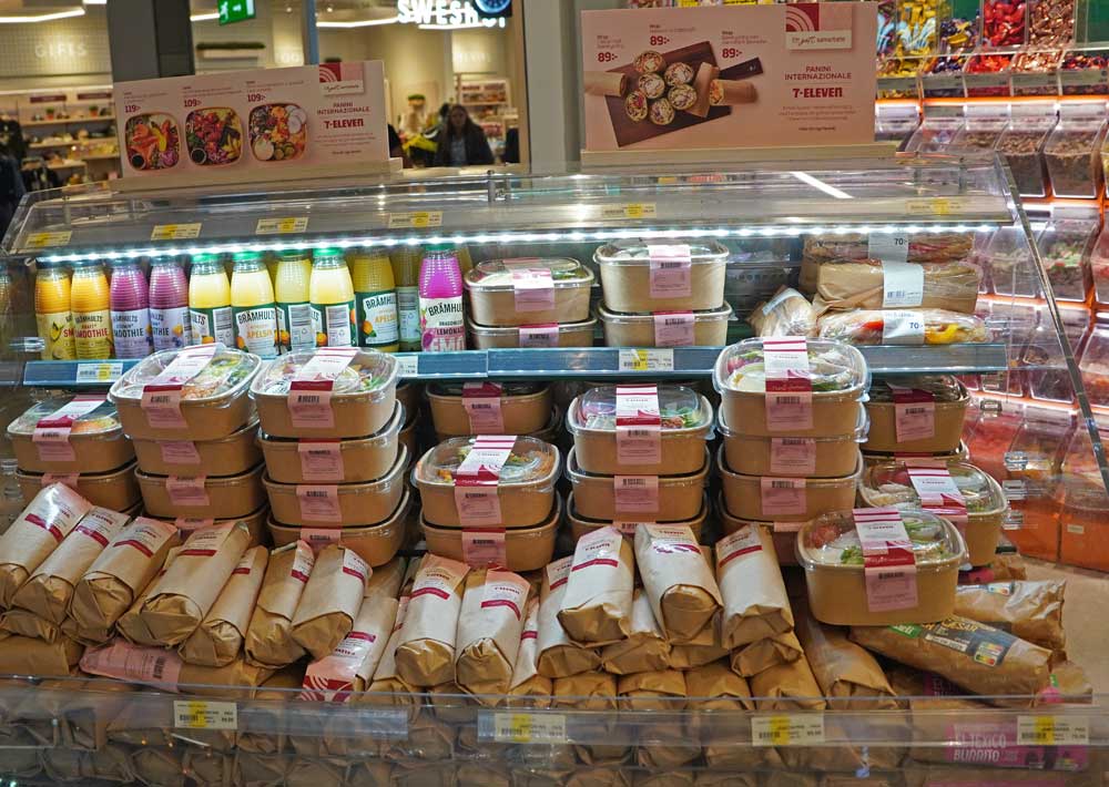 セブンイレブンのサラダ